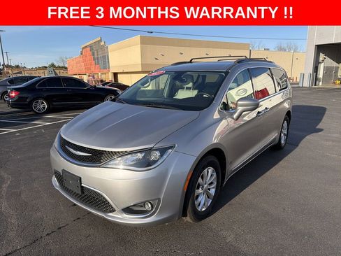 Used 2017 Chrysler Pacifica Touring-L w/ 13 Speaker Alpine Sound Group image 27