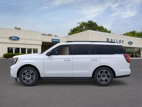 New 2025 Ford Expedition Active image 3