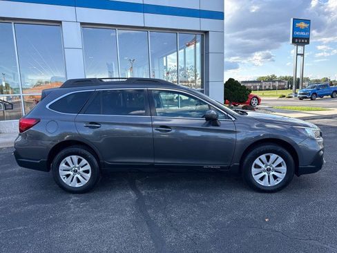 Used 2019 Subaru Outback 2.5i Premium image 2
