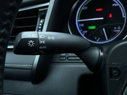 Used 2024 Toyota Camry SE w/ Cold Weather Package FWD image 35