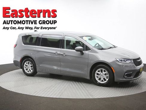 Used 2023 Chrysler Pacifica Touring-L FWD image 48