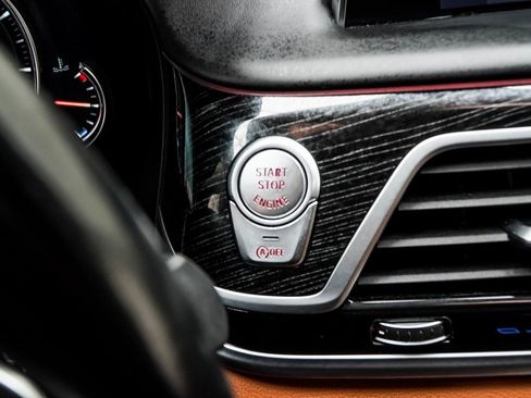 Used 2019 BMW 750i xDrive w/ Executive Package image 37