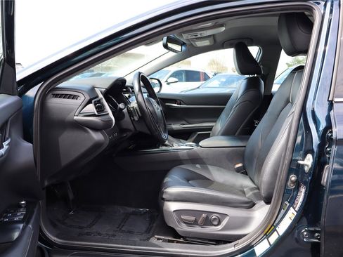 Used 2019 Toyota Camry XSE image 12