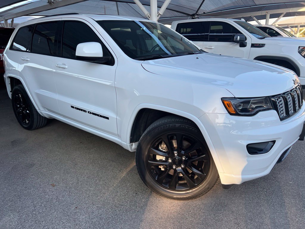 Used 2022 Jeep Grand Cherokee Laredo X AWD/4WD image 2