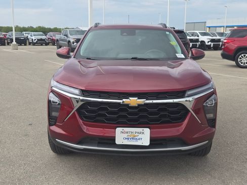 Certified 2024 Chevrolet Trax LT w/ Driver Confidence Package FWD image 8