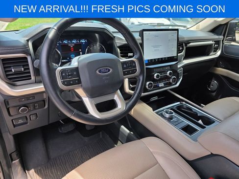 Used 2023 Ford Expedition XLT RWD image 8