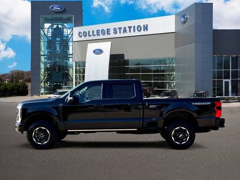 Certified 2025 Ford F250 Lariat w/ Lariat Ultimate Package AWD/4WD image 4