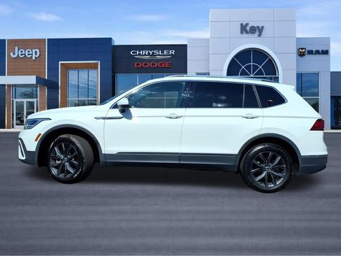 Used 2024 Volkswagen Tiguan SE AWD/4WD image 2