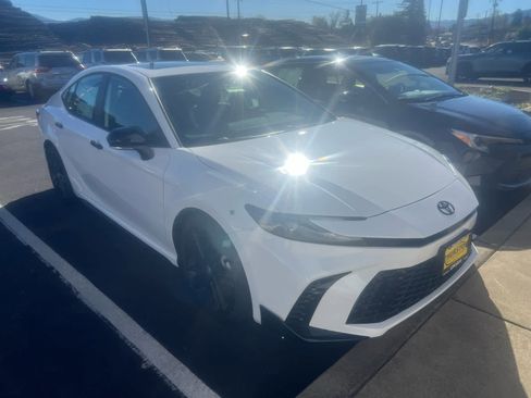 New 2026 Toyota Camry Hybrid image 3