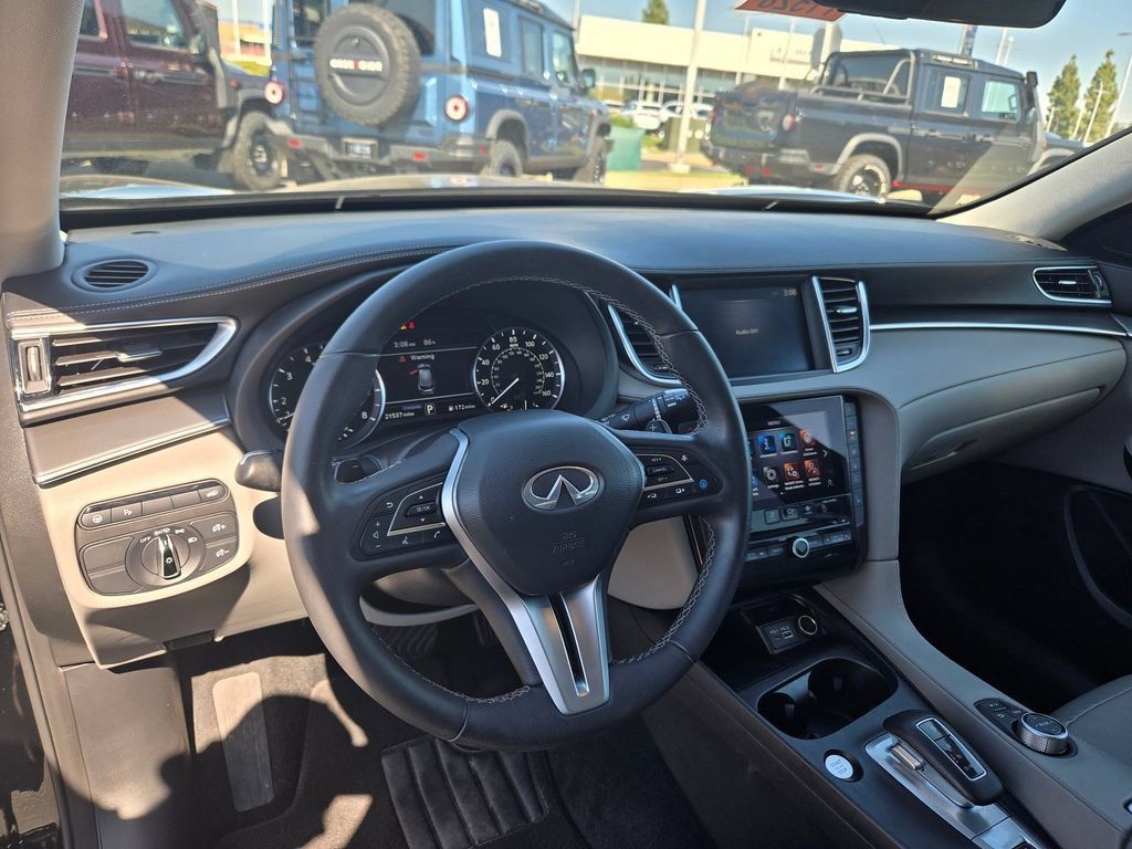 Used 2023 INFINITI QX50 Luxe FWD image 9