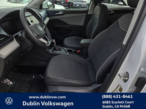 Certified 2023 Volkswagen Taos SE w/ Panoramic Sunroof Package FWD image 16