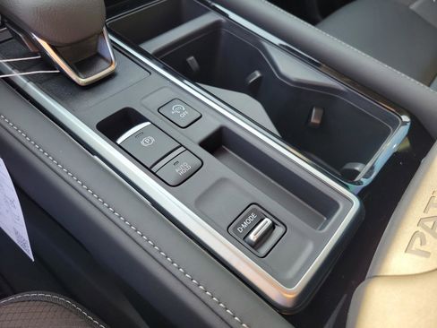 New 2025 Nissan Pathfinder SL image 36