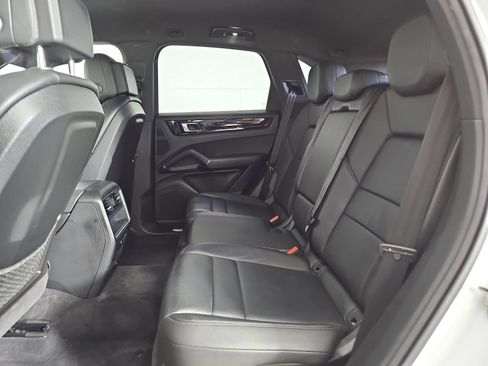 Used 2021 Porsche Cayenne AWD/4WD image 13