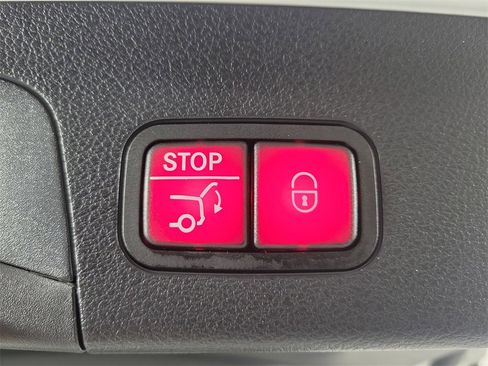 Used 2024 Mercedes-Benz GLS 450 4MATIC image 9