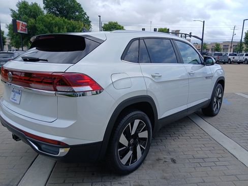New 2026 Volkswagen Atlas Cross Sport SE FWD image 7