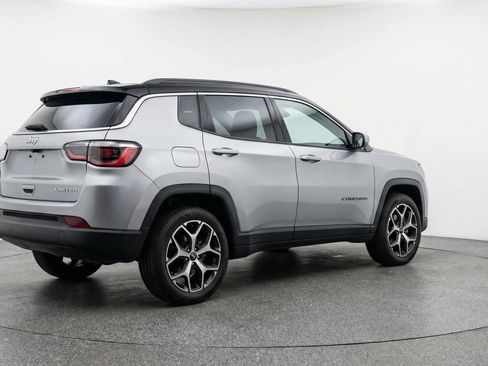 Used 2025 Jeep Compass Limited image 9