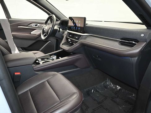 Used 2025 Ford Explorer Platinum RWD image 25