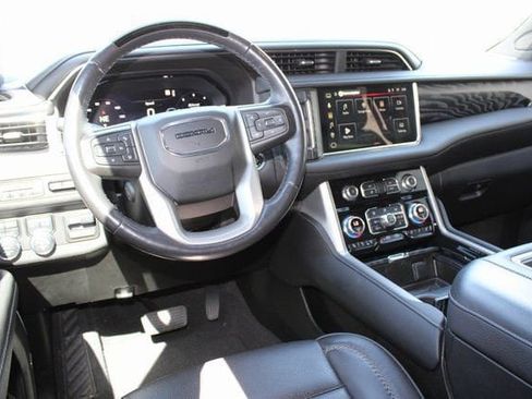 Used 2023 GMC Yukon Denali w/ Denali Reserve Package image 5