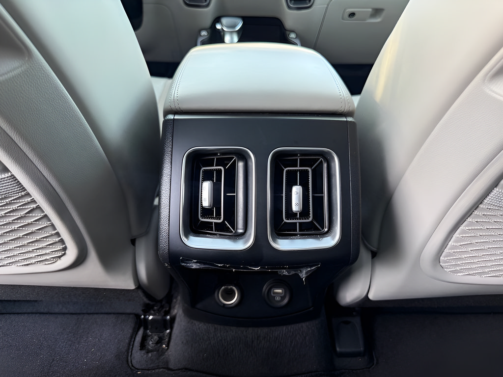 Used 2022 Kia Sorento EX w/ Panoramic Sunroof Package FWD image 12
