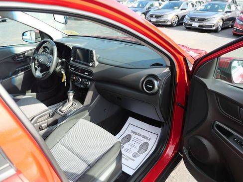 Used 2021 Hyundai Kona SE FWD image 17