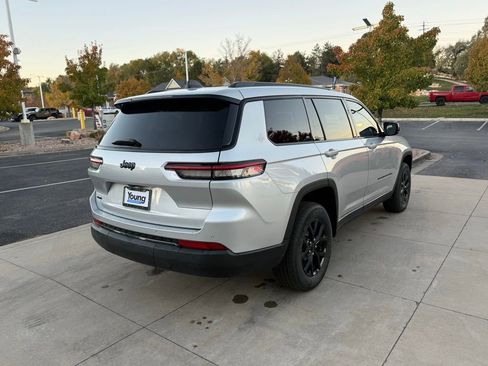 New 2025 Jeep Grand Cherokee L Altitude image 8