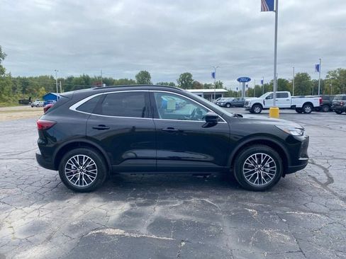 New 2025 Ford Escape SE image 8