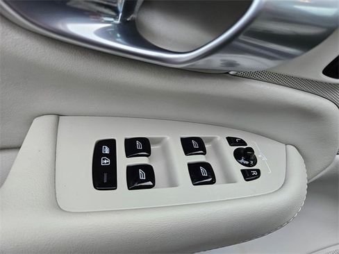 Certified 2024 Volvo XC90 T8 Ultimate w/ Protection Package Premier image 18
