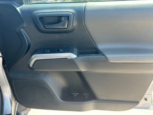 Used 2019 Toyota Tacoma SR5 AWD/4WD image 30