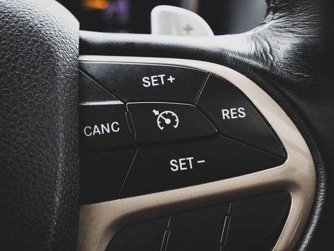 Used 2016 Jeep Grand Cherokee Limited 75th Anniversary image 16