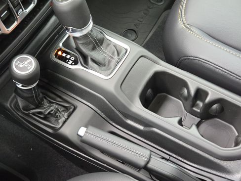New 2026 Jeep Gladiator Sport AWD/4WD image 17