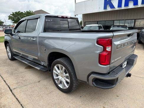 Used 2024 Chevrolet Silverado 1500 High Country w/ Technology Package AWD/4WD image 3