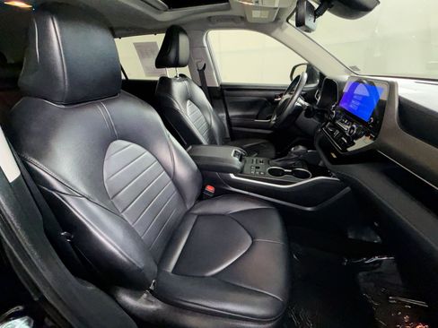 Used 2023 Toyota Highlander XLE AWD/4WD image 27