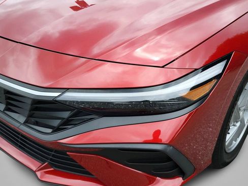 Certified 2024 Hyundai Elantra SE FWD image 33