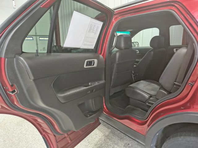 Used 2015 Ford Explorer XLT w/ Equipment Group 202B AWD/4WD image 13