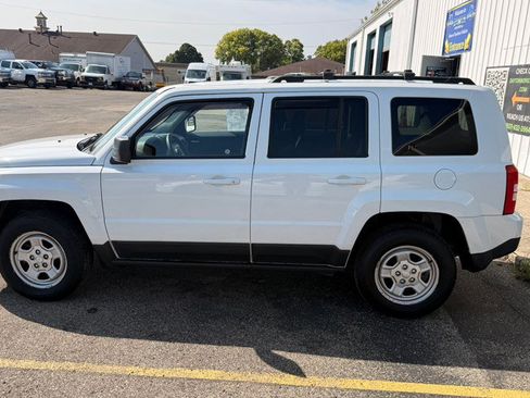 Used 2016 Jeep Patriot Sport w/ Power Value Group AWD/4WD image 2