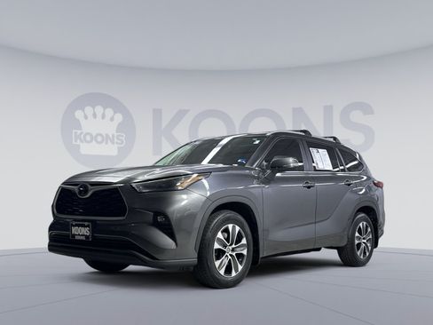 Used 2023 Toyota Highlander XLE FWD image 1