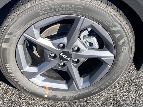 New 2025 Kia K4 LXS image 5