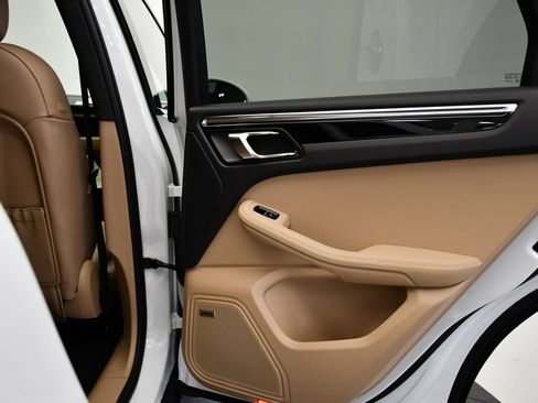 Certified 2026 Porsche Macan AWD/4WD image 52