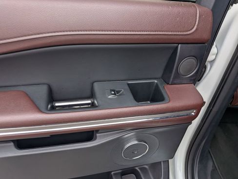 Used 2023 Ford Expedition Limited image 17