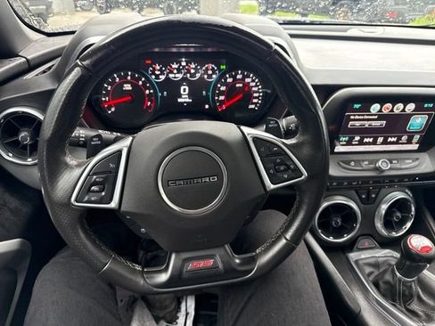 Used 2018 Chevrolet Camaro SS w/ LPO RS/SS Interior Package RWD image 17