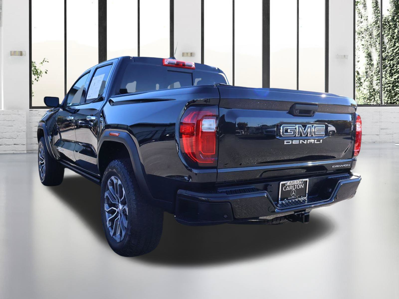 Used 2023 GMC Canyon Denali w/ Denali Black Edition AWD/4WD image 4