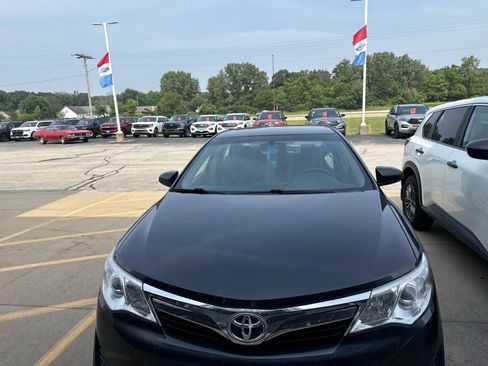 Used 2014 Toyota Camry LE FWD image 8