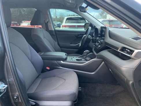 Used 2023 Toyota Highlander LE image 16