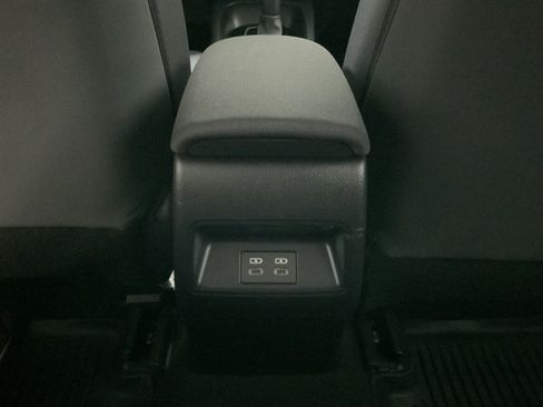Used 2025 Toyota Corolla LE FWD image 16