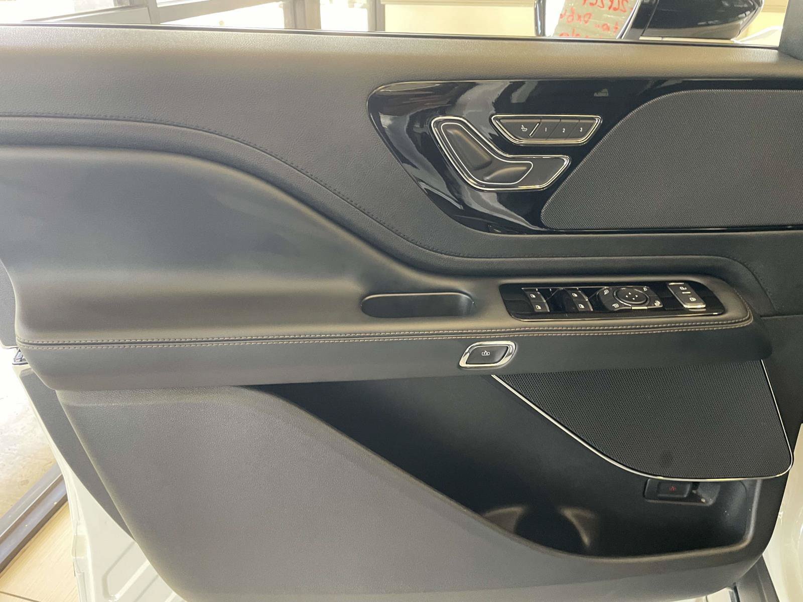 Certified 2026 Lincoln Aviator AWD w/ Jet Appearance Package image 14