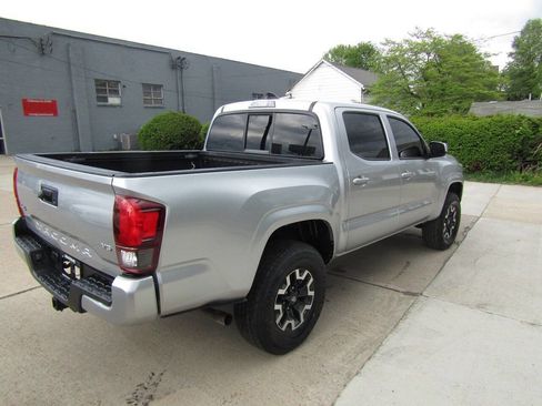 Used 2022 Toyota Tacoma SR AWD/4WD image 4