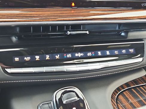 Certified 2023 Cadillac Escalade Premium Luxury w/ Performance Package image 18