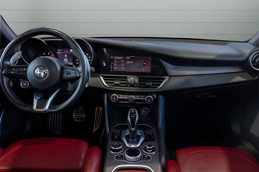 Used 2022 Alfa Romeo Giulia Veloce RWD image 26