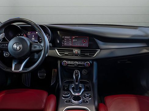 Used 2022 Alfa Romeo Giulia Veloce RWD image 26