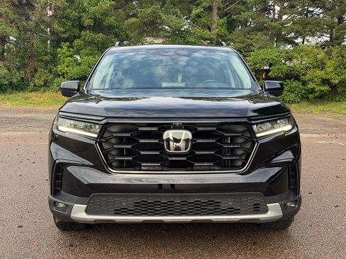 Used 2025 Honda Pilot Elite image 8